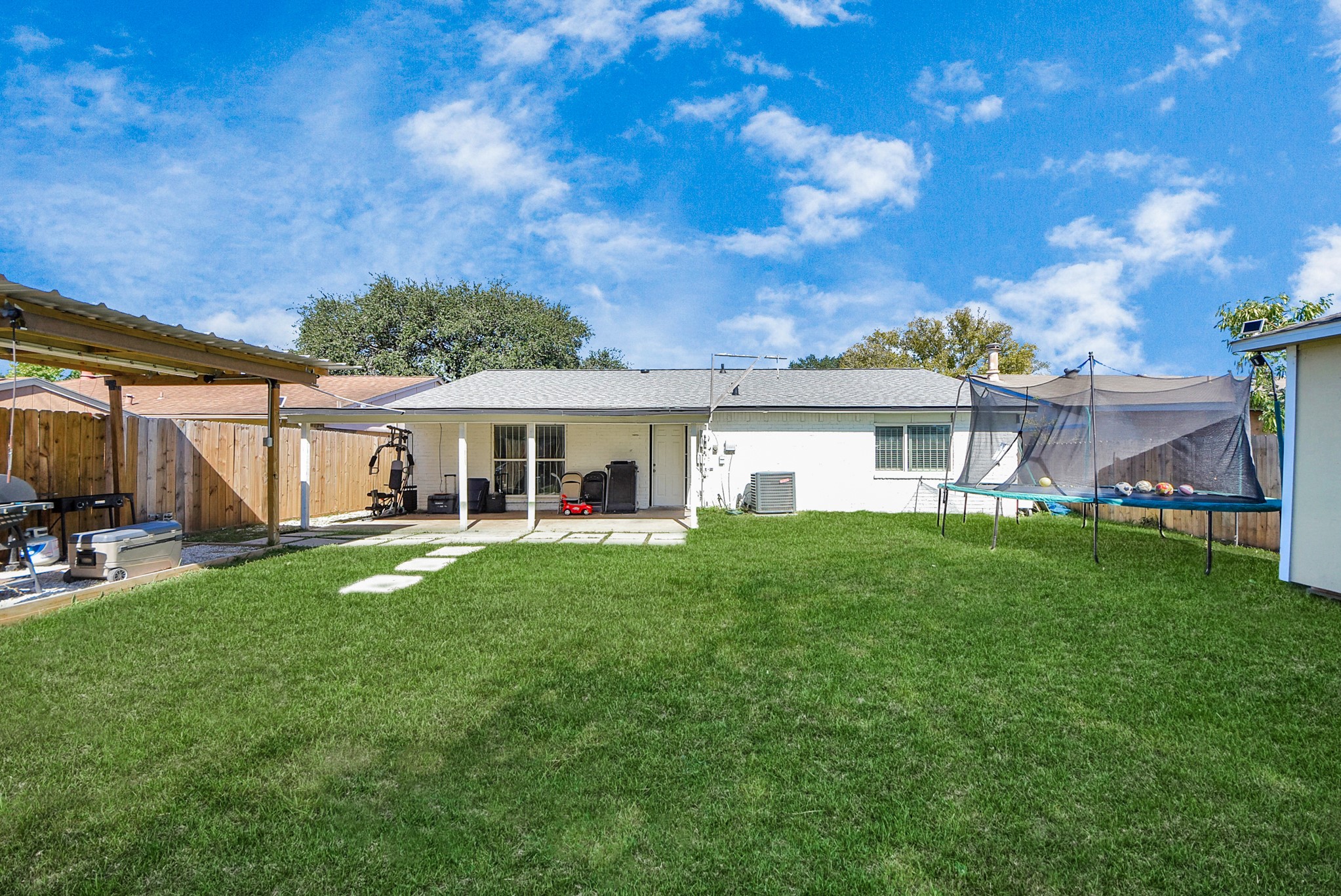 4815 Prairie Ridge Road Houston, TX 77053 - Photo 36 of 44 front view of a house with a garden