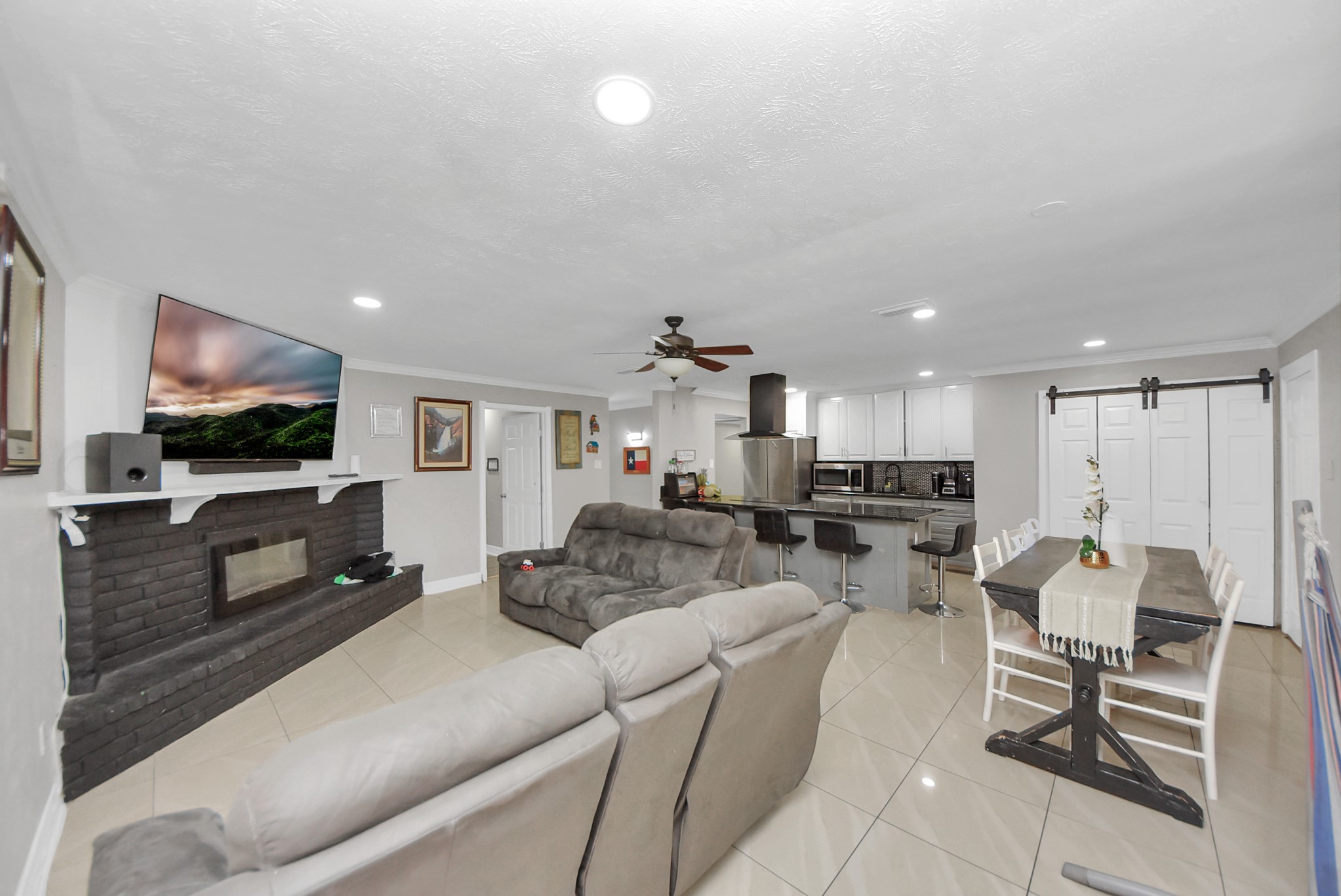 4815 Prairie Ridge Road Houston, TX 77053 - Photo 4 of 44 a living room with furniture and a flat screen tv