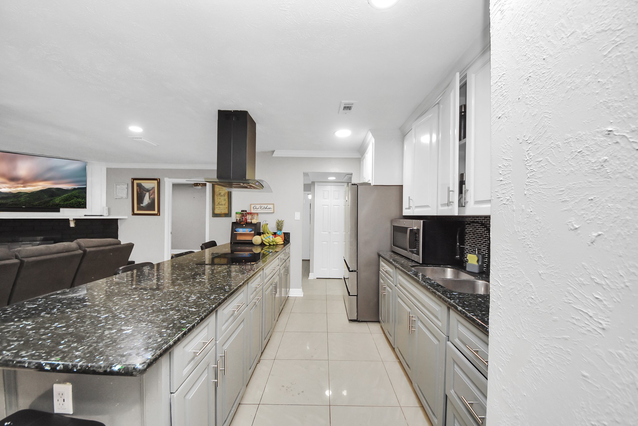 4815 Prairie Ridge Road Houston, TX 77053 - Photo 9 of 44 a large kitchen with a counter space and stainless steel appliances