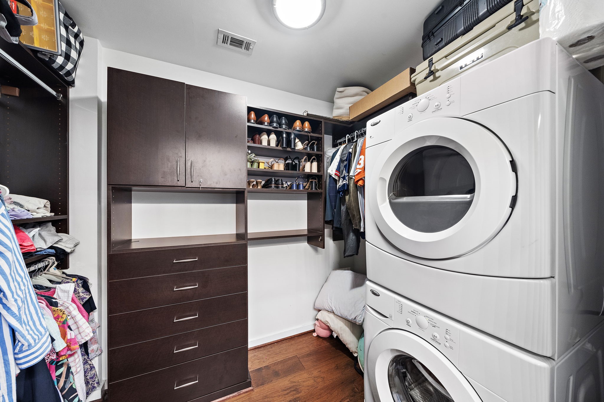 5925 Almeda Road, Unit 12312 Houston, TX 77004 - Photo 14 of 19 a utility room with dryer and washer