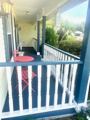a view of a house with backyard and porch