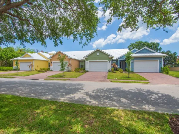 a view of a house with a yard and garage