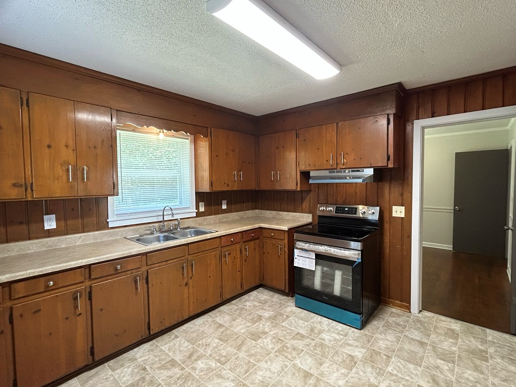 106 Tv Road Dothan, AL 36301 - Photo 12 of 35 Kitchen