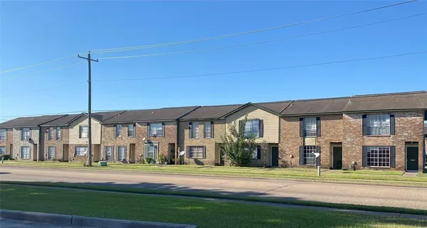 $1,250 | 101 Hospital Drive, Unit 1, Angleton, TX 77515