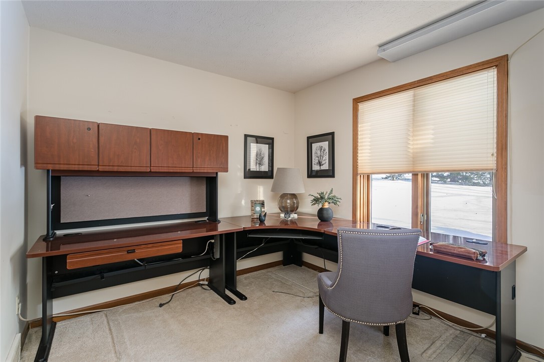 41 Split Rock Road Pittsford, NY 14534 - Photo 15 of 37