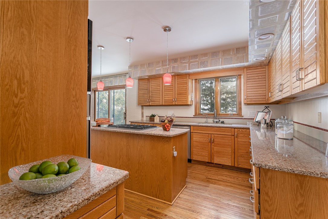 41 Split Rock Road Pittsford, NY 14534 - Photo 16 of 37