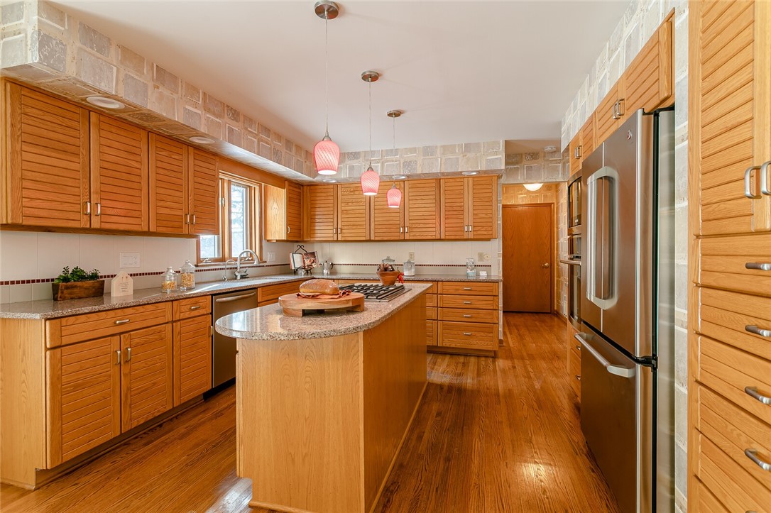 41 Split Rock Road Pittsford, NY 14534 - Photo 18 of 37