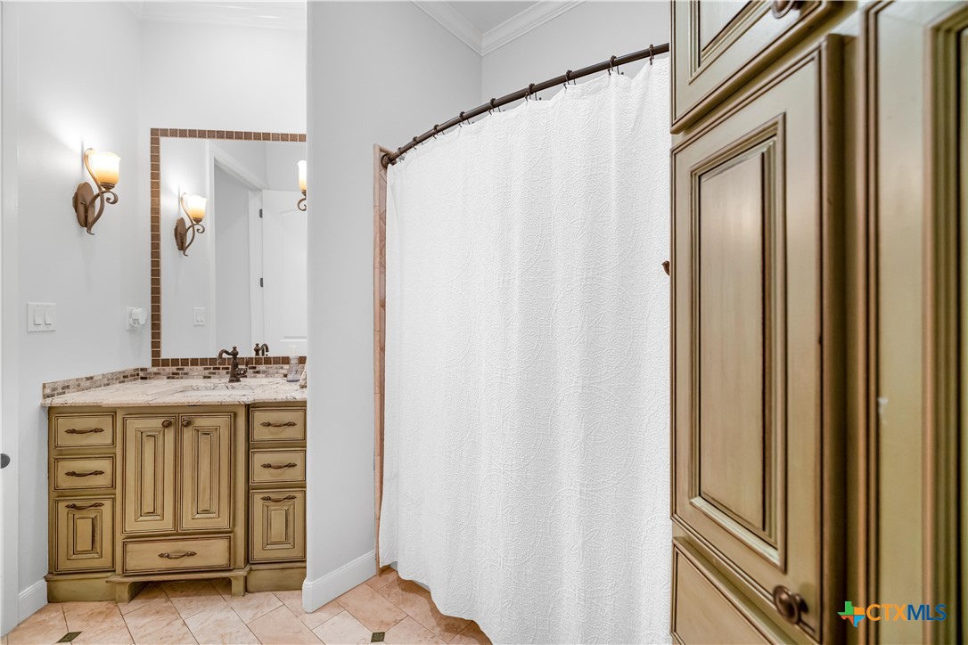 448 Champlain Street Victoria, TX 77905 - Photo 38 of 48 Full Bath