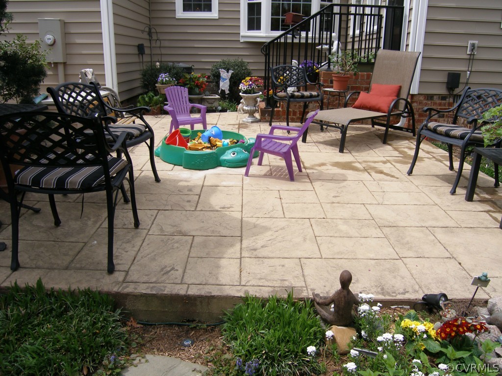 525 Watch Hill Road Midlothian, VA 23114 - Photo 4 of 24 a outdoor space with lots of furniture and garden