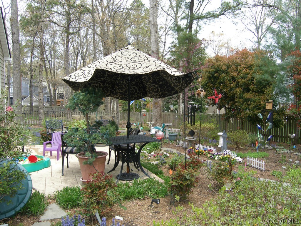 525 Watch Hill Road Midlothian, VA 23114 - Photo 9 of 24 a view of a table and chairs in patio
