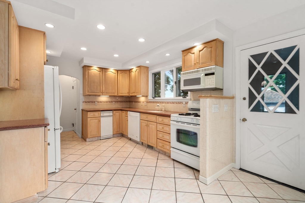 16 Douglas Road Belmont, MA 02478 - Photo 9 of 24 Gallery Image 9