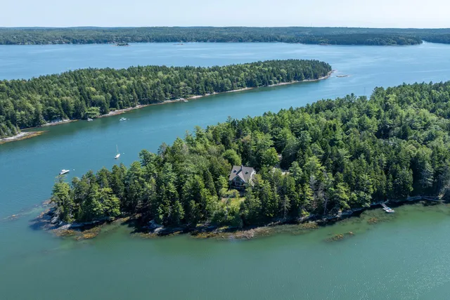 $3,500,000 | 93 Governors Point Road, Harpswell, ME 04079