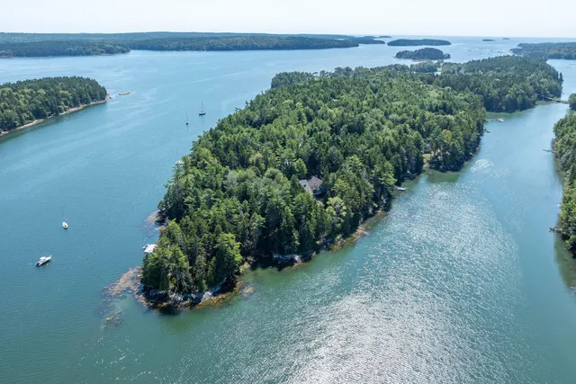 $3,500,000 | 93 Governors Point Road, Harpswell, ME 04079