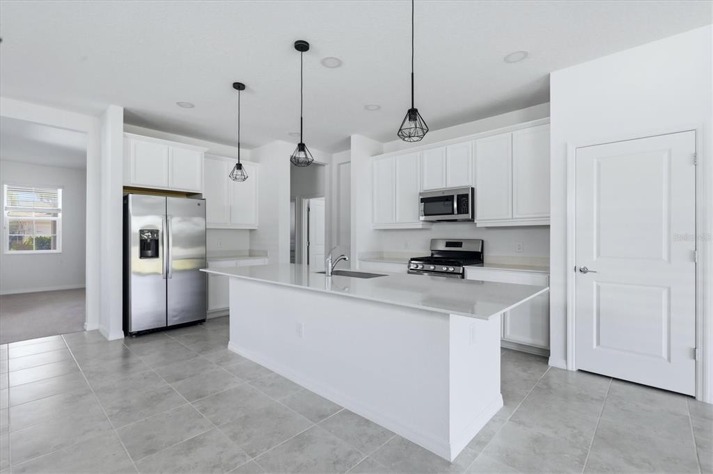 8113 Sternway Road Sarasota, FL 34240 - Photo 14 of 85