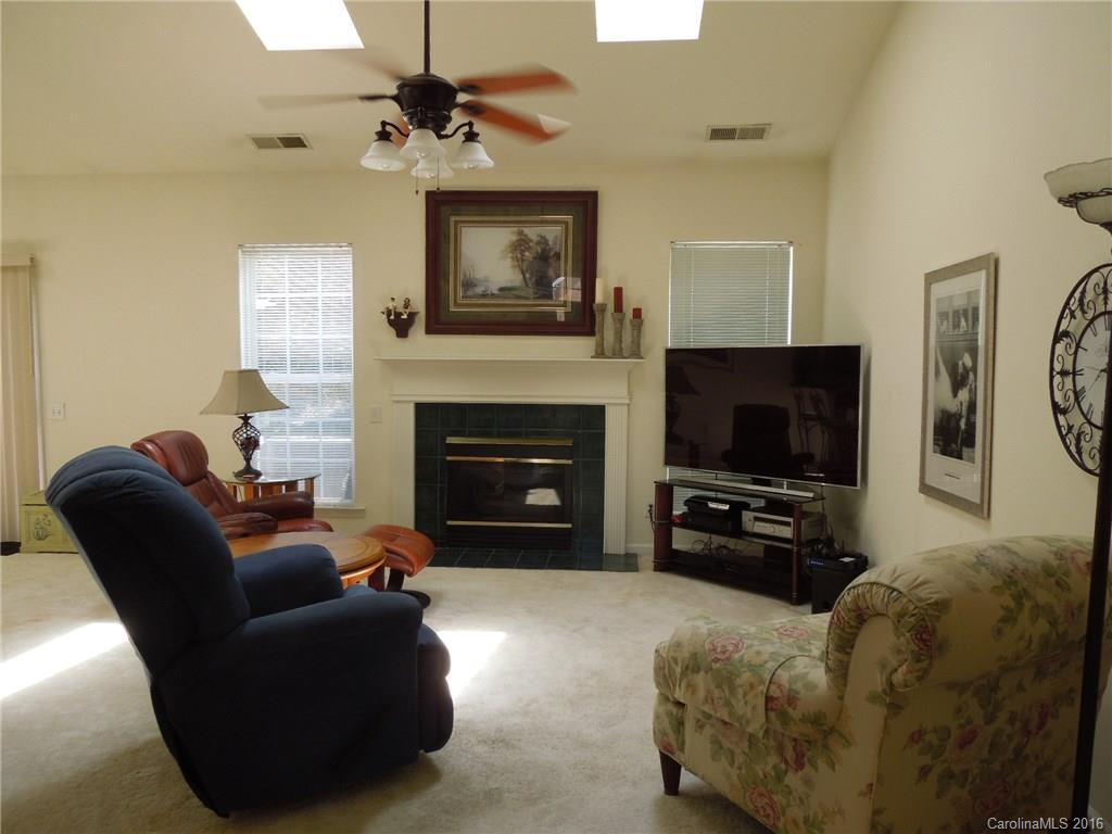 819 Clearbrook Road Matthews, NC 28105 - Photo 5 of 24 Gallery Image 5