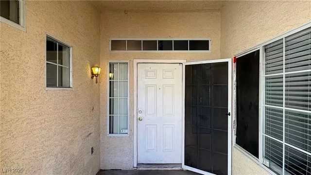 $2,050 | 5042 Vista Loma Way, North Las Vegas, NV 89031