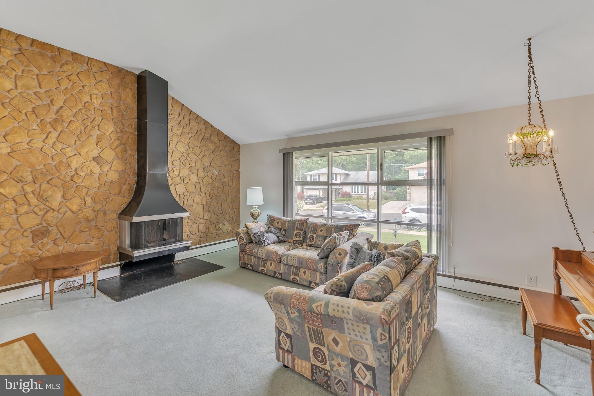 644 Kismet Road Philadelphia, PA 19115 - Photo 3 of 26