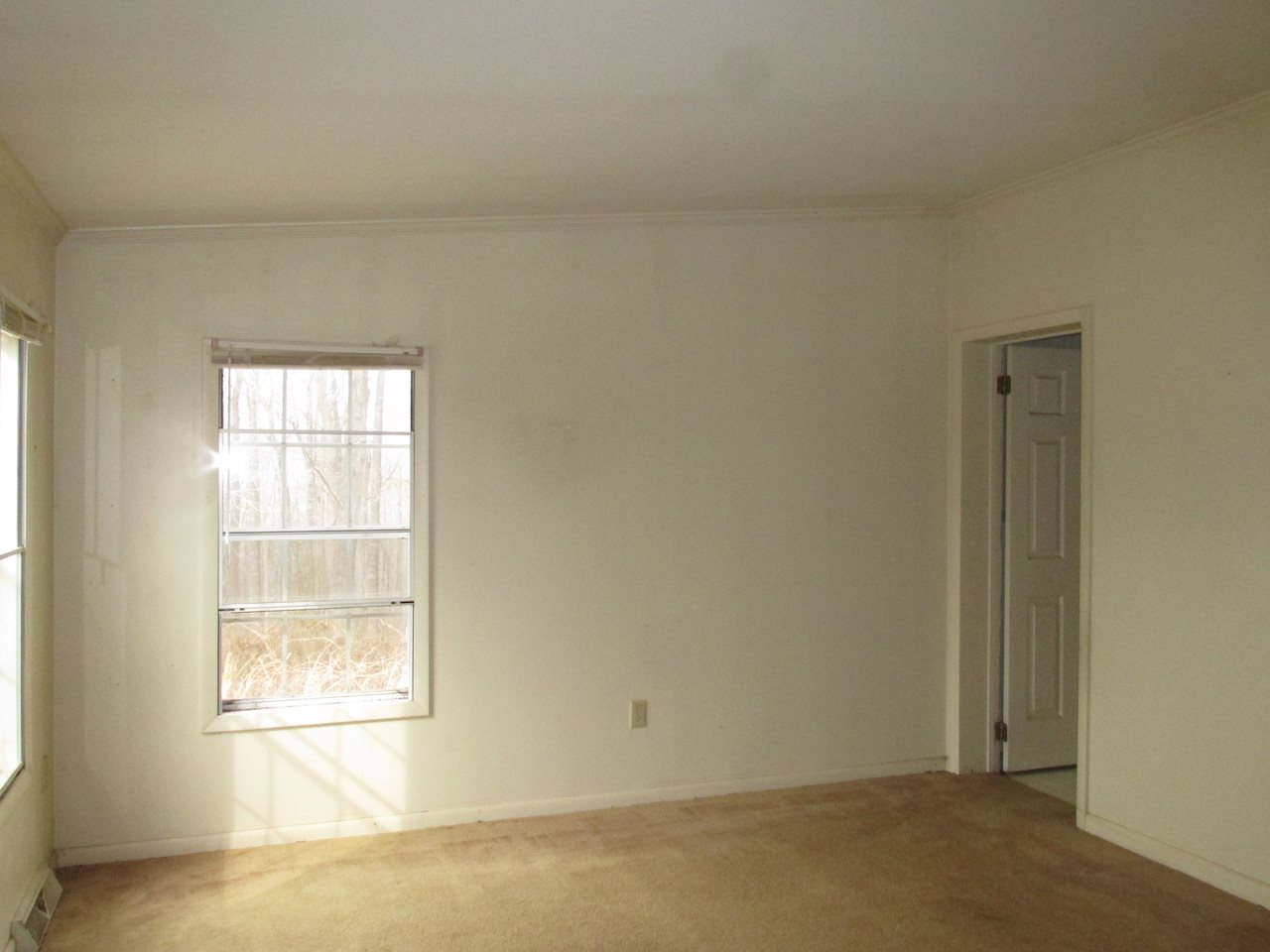 406 Fishback Road Madison, VA 22727 - Photo 5 of 6 an empty room with a window