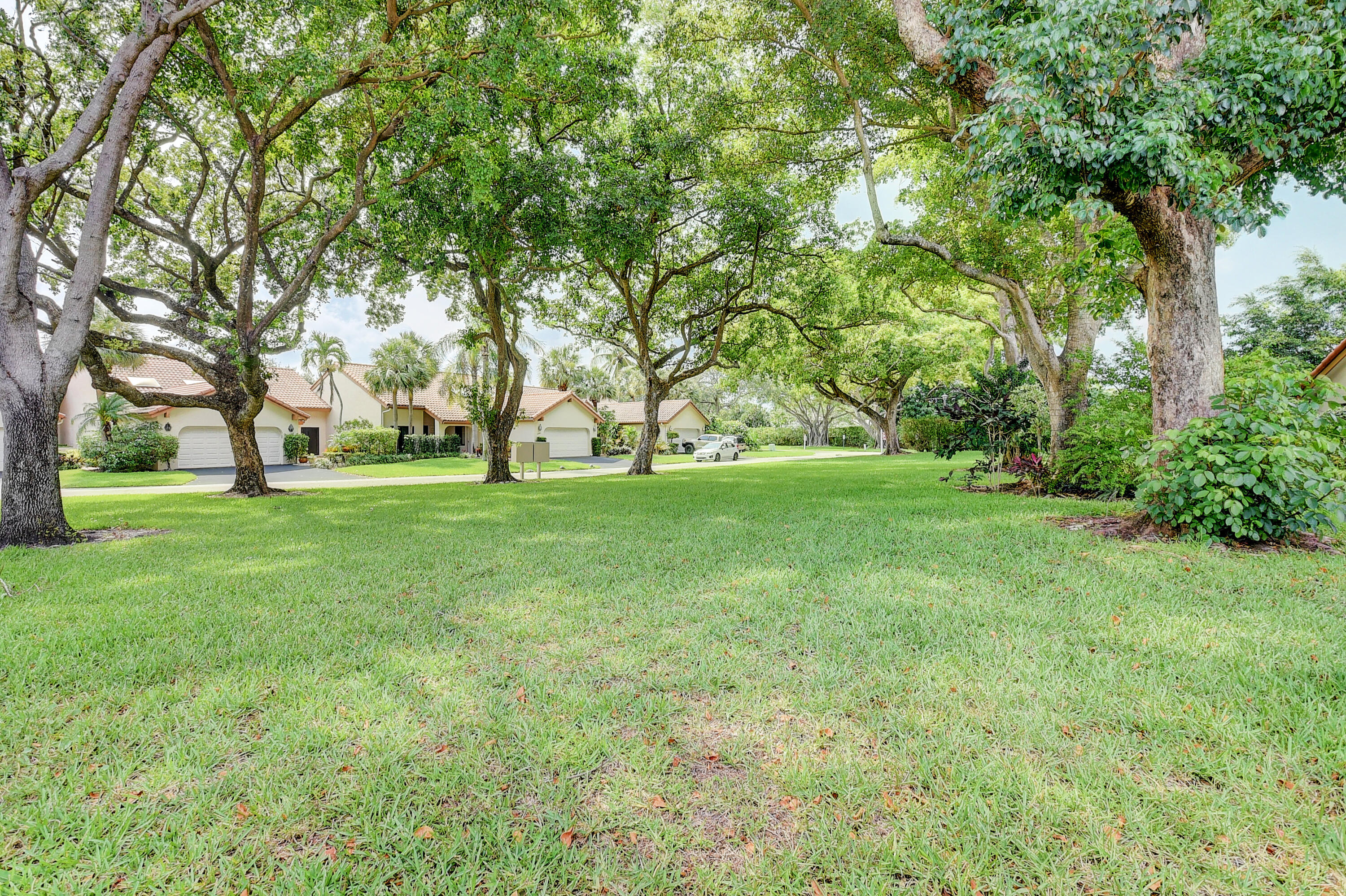 23253 Water Circle Boca Raton, FL 33486 - Photo 23 of 32 Mature Landscaping