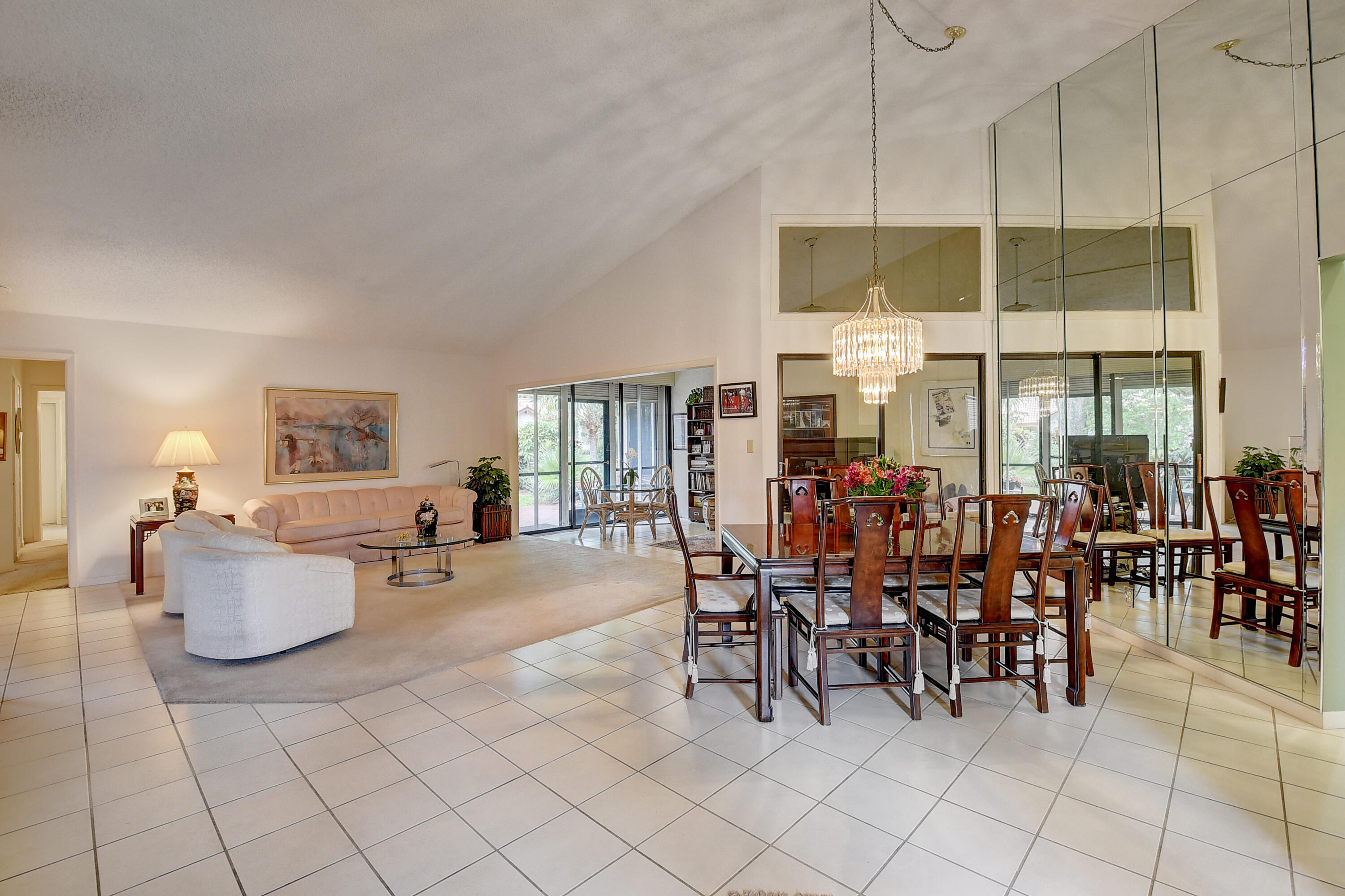23253 Water Circle Boca Raton, FL 33486 - Photo 8 of 32 Vaulted Ceilings