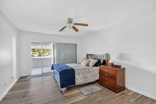 a view of yard with fountain in front of it