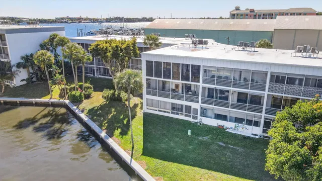 $150,000 | 200 Waterway Drive South, Unit 104, Lantana, FL 33462