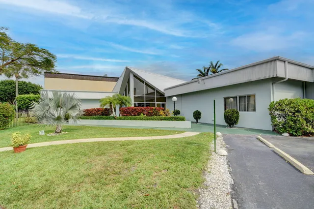 $150,000 | 200 Waterway Drive South, Unit 104, Lantana, FL 33462