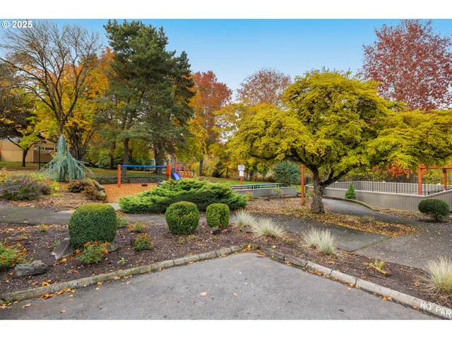 $249,000 | 1696 Northwest Rolling Hill Drive, Beaverton, OR 97006