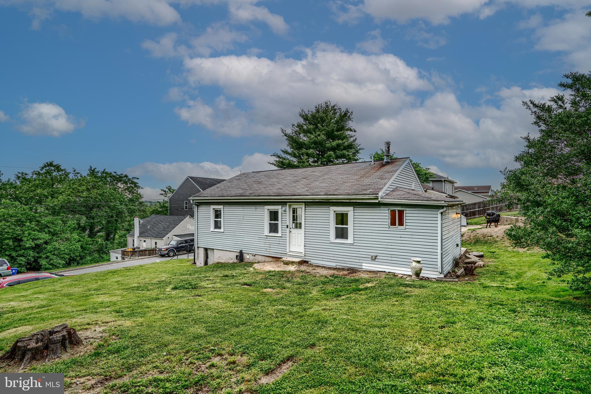227 Elizabeth Avenue Baltimore, MD 21225 - Photo 28 of 31 a house view with a garden space