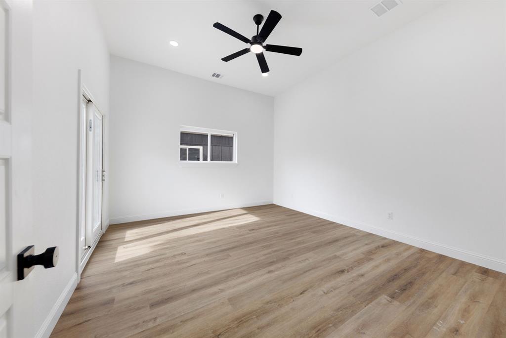 1269 Bonham Street Paris, TX 75460 - Photo 14 of 32