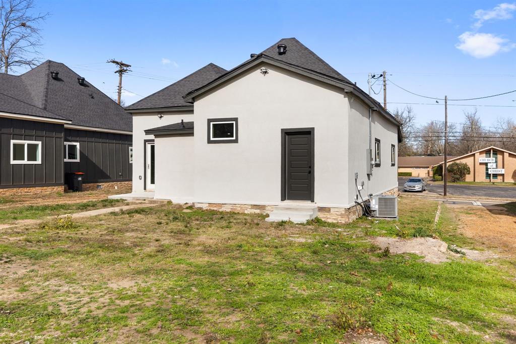 1269 Bonham Street Paris, TX 75460 - Photo 15 of 19 a bathroom with a sink and yard