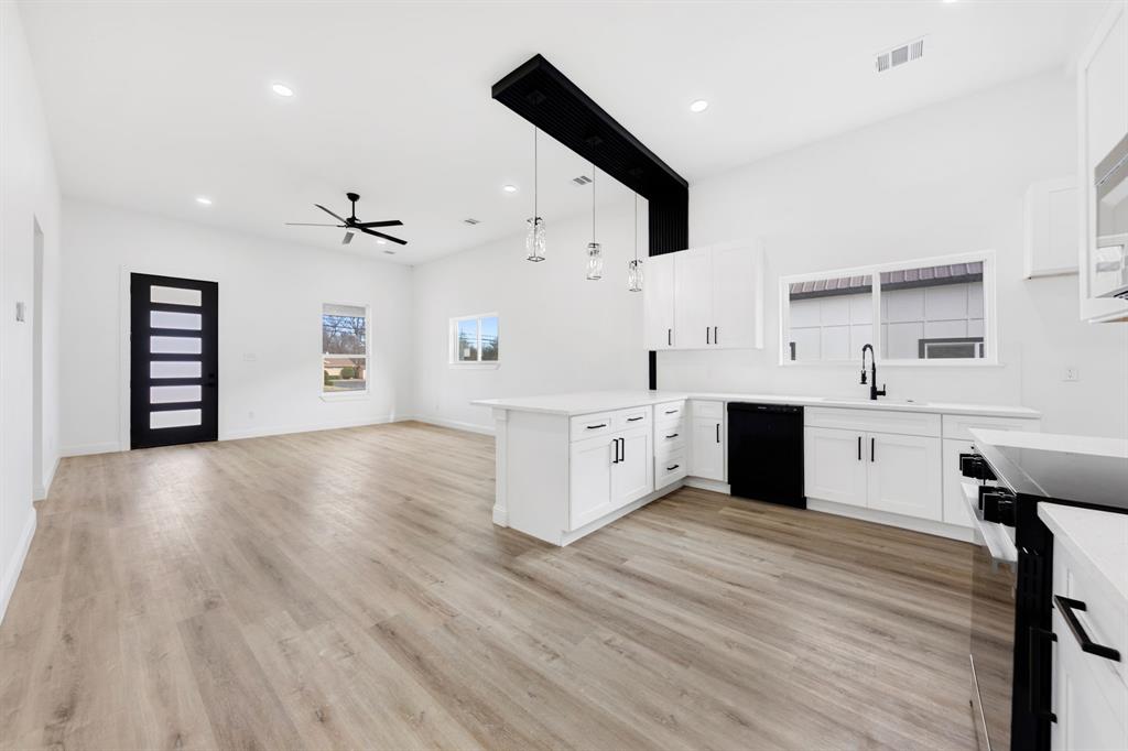 1269 Bonham Street Paris, TX 75460 - Photo 8 of 32