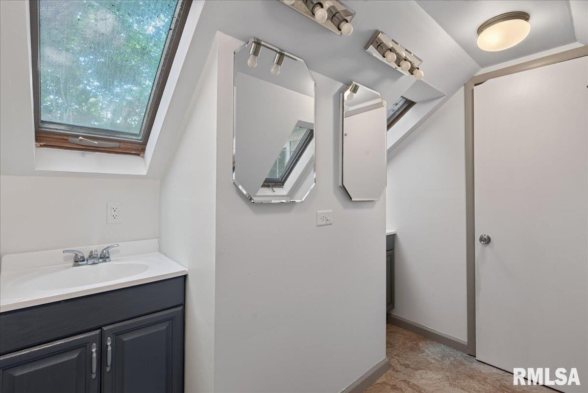 1023 West Governor Street Springfield, IL 62704 - Photo 23 of 36 Gallery Image 23