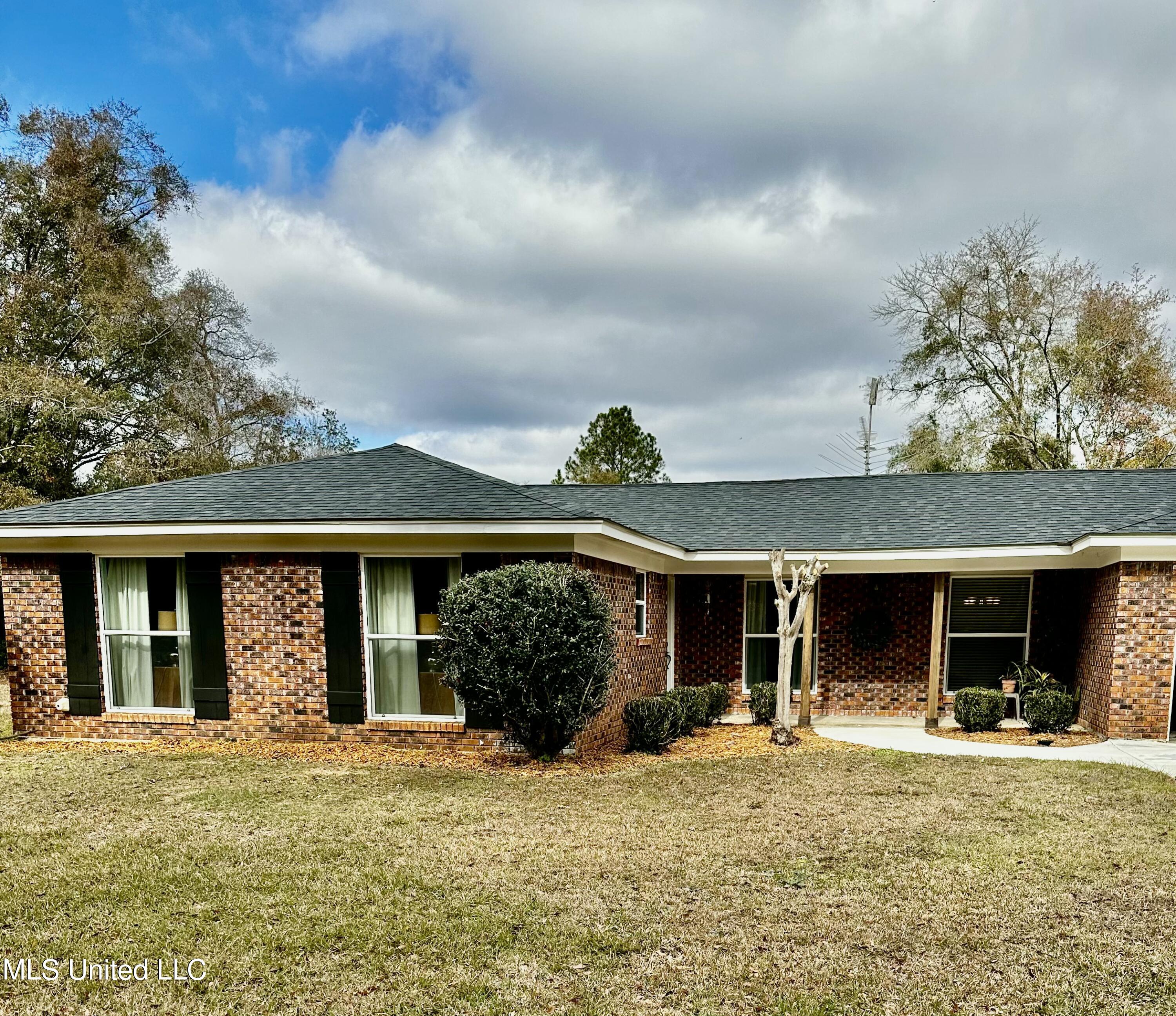 12217 Philadelphia Road Moss Point, MS 39562 - Photo 2 of 23 IMG_1002