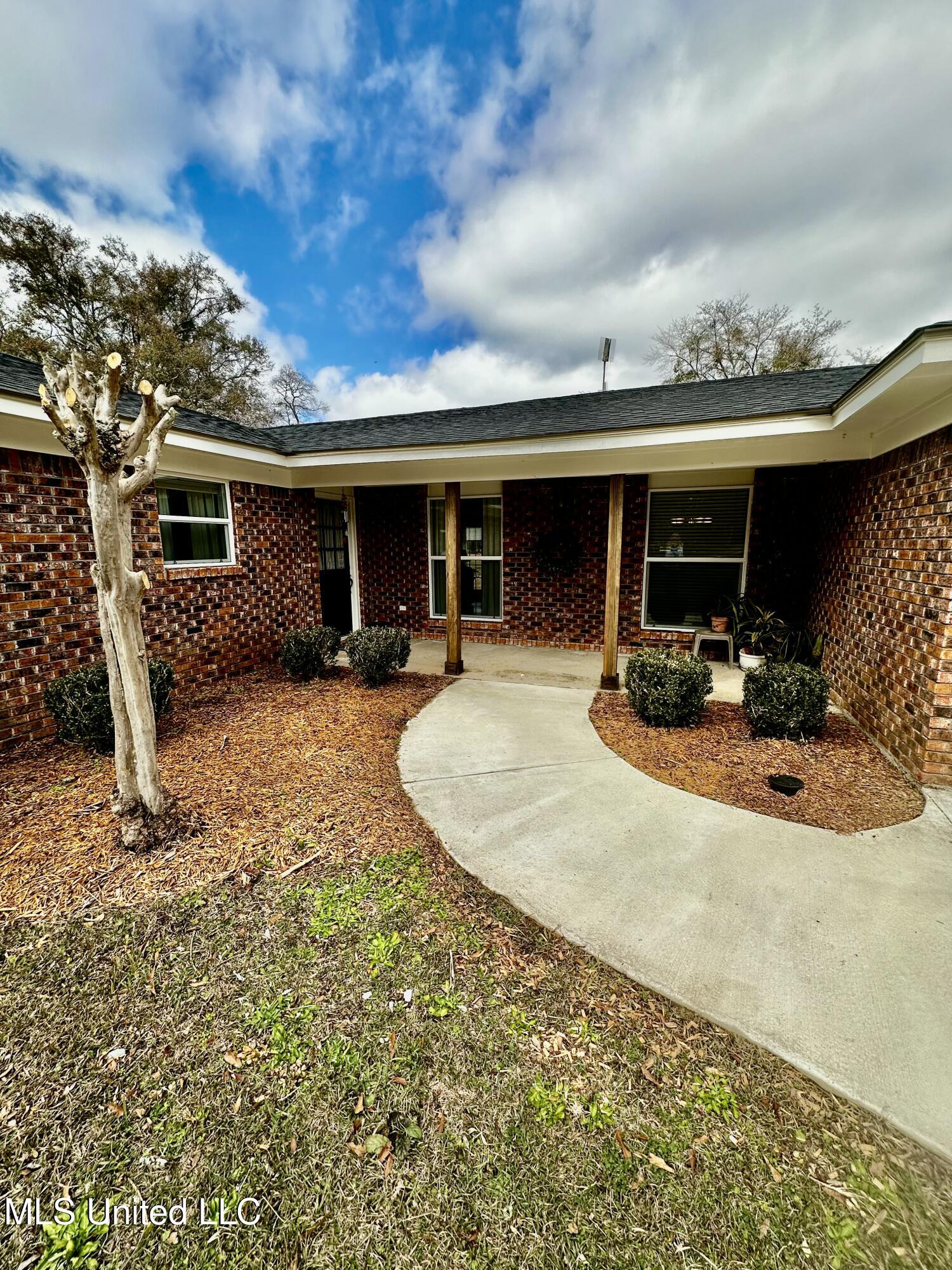 12217 Philadelphia Road Moss Point, MS 39562 - Photo 3 of 23 IMG_0999
