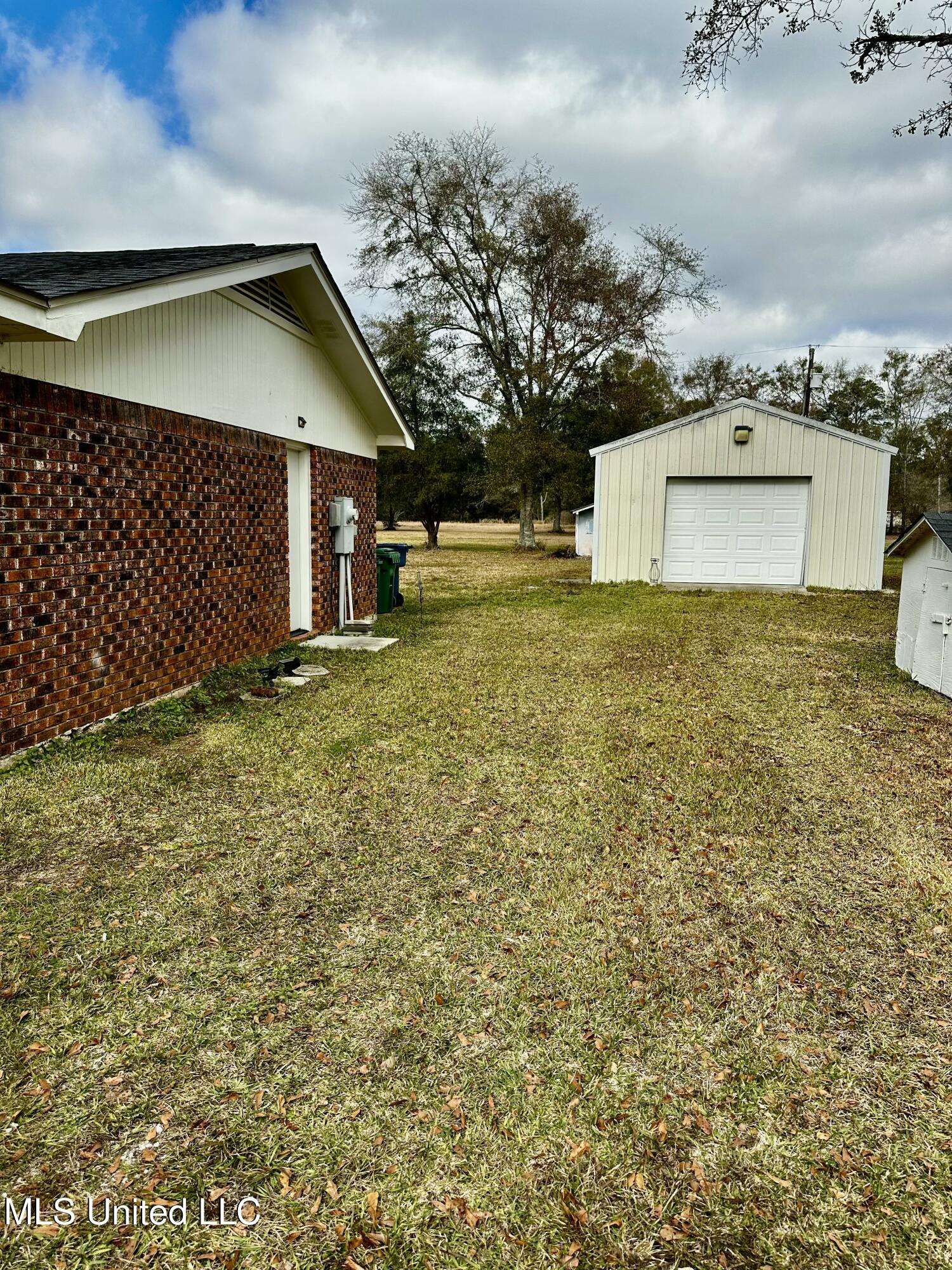 12217 Philadelphia Road Moss Point, MS 39562 - Photo 5 of 23 IMG_1005