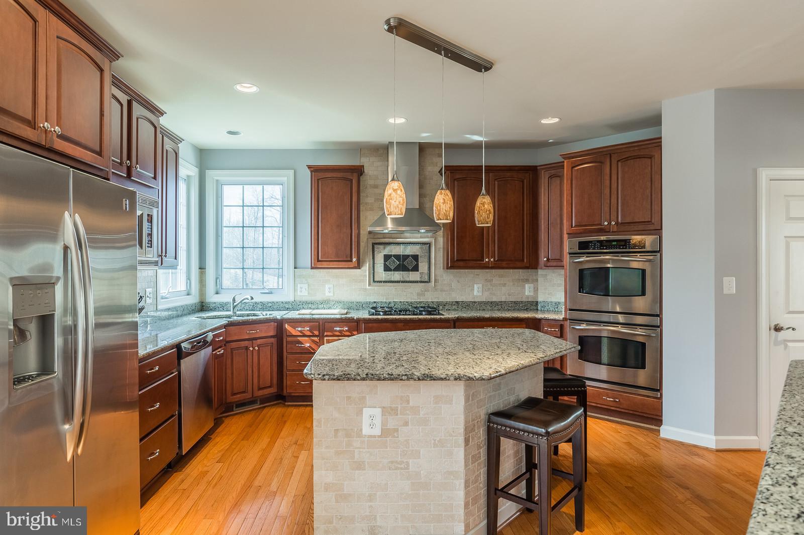 18487 Kerill Road Triangle, VA 22172 - Photo 11 of 45 Gourmet kitchen with stainless steel appliances