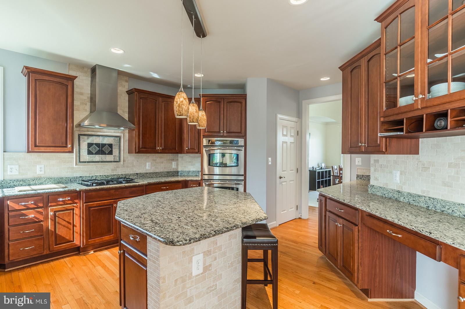 18487 Kerill Road Triangle, VA 22172 - Photo 12 of 45 48" cabinets and walk-in food pantry