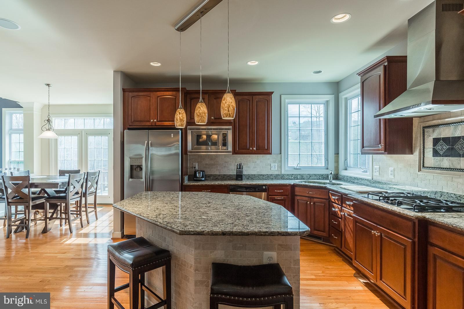 18487 Kerill Road Triangle, VA 22172 - Photo 13 of 45 Ample space with separate breakfast area