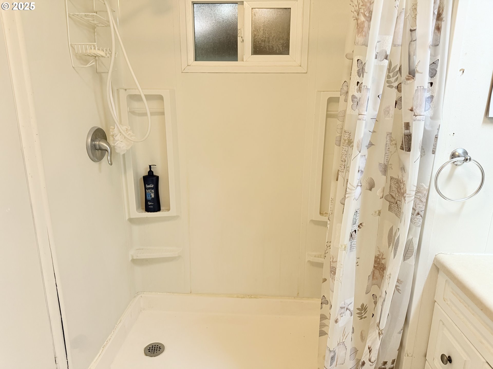 1475 Green Acres Road, Unit 40 Eugene, OR 97408 - Photo 14 of 30 a bathroom with a shower