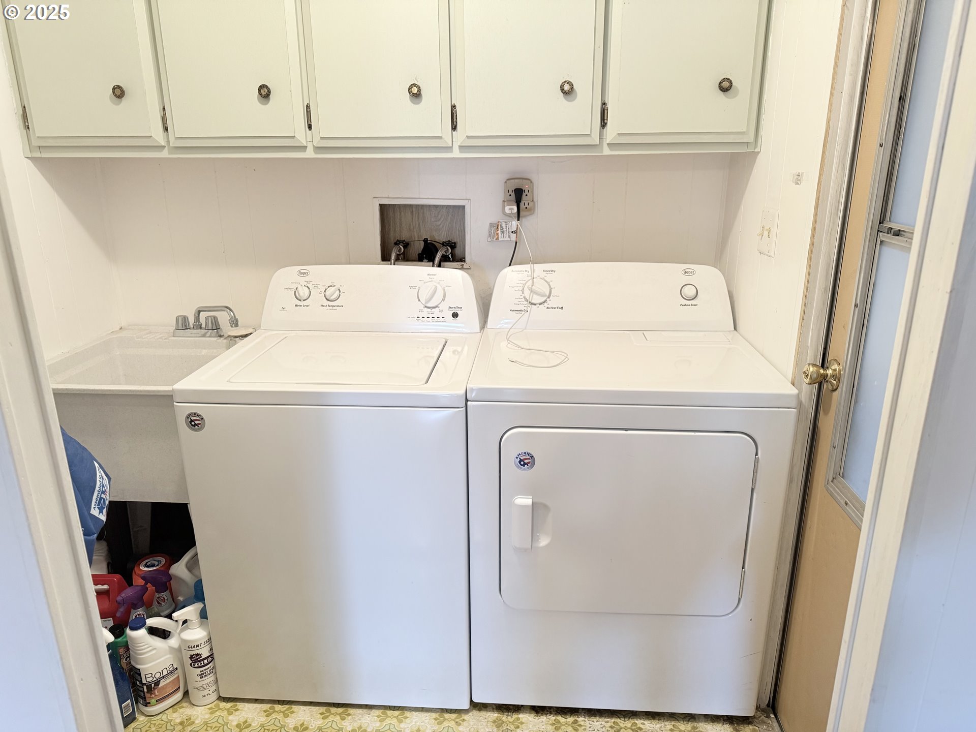 1475 Green Acres Road, Unit 40 Eugene, OR 97408 - Photo 21 of 30 a utility room with dryer and washer