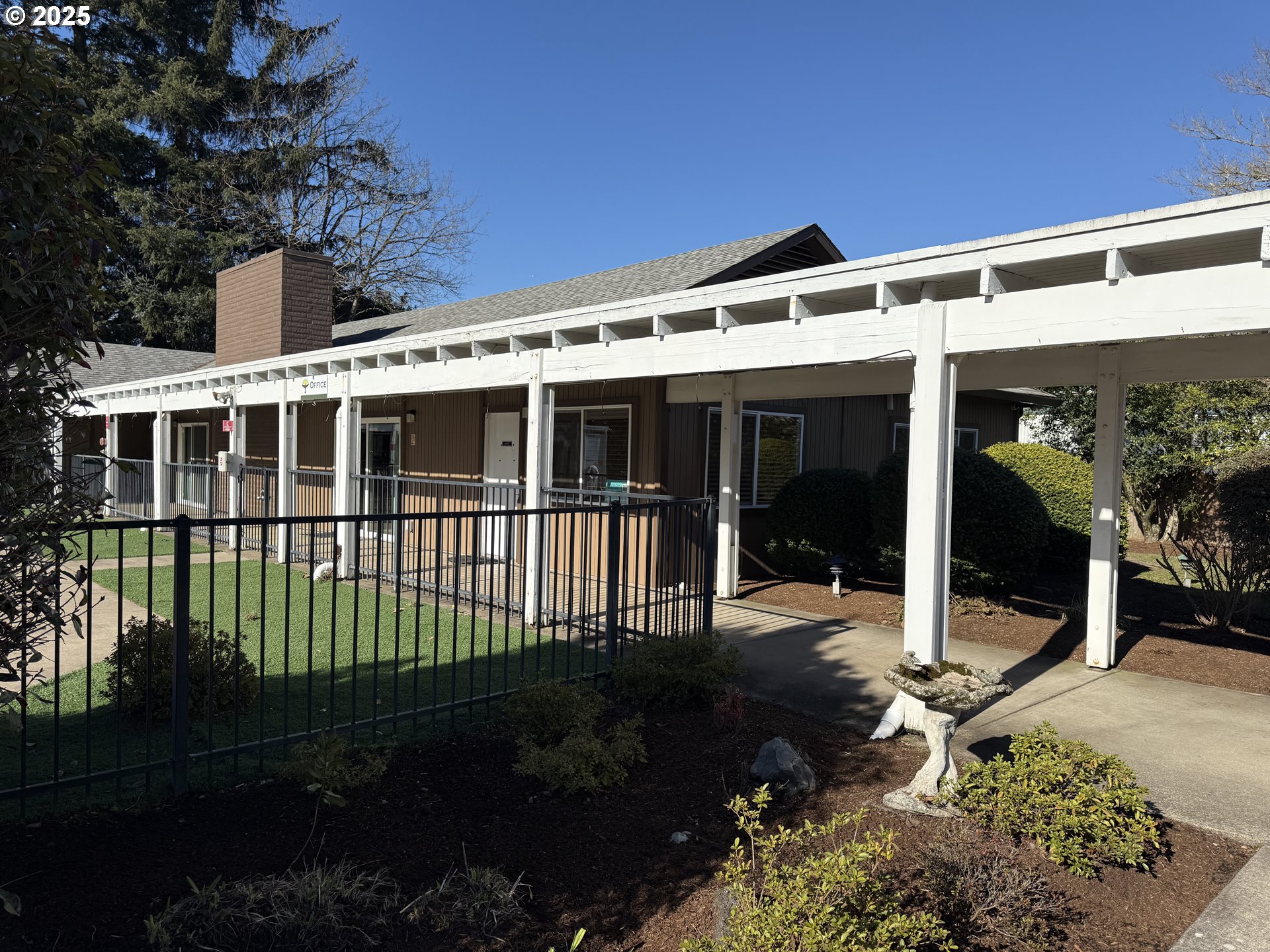 1475 Green Acres Road, Unit 40 Eugene, OR 97408 - Photo 26 of 30 a front view of a house with a porch