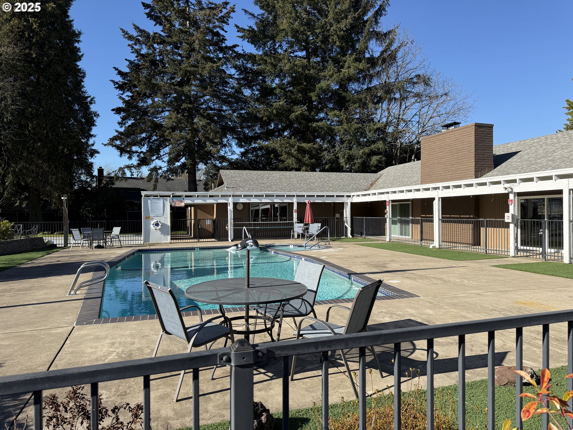 1475 Green Acres Road, Unit 40 Eugene, OR 97408 - Photo 29 of 30 a backyard of a house with table and chairs