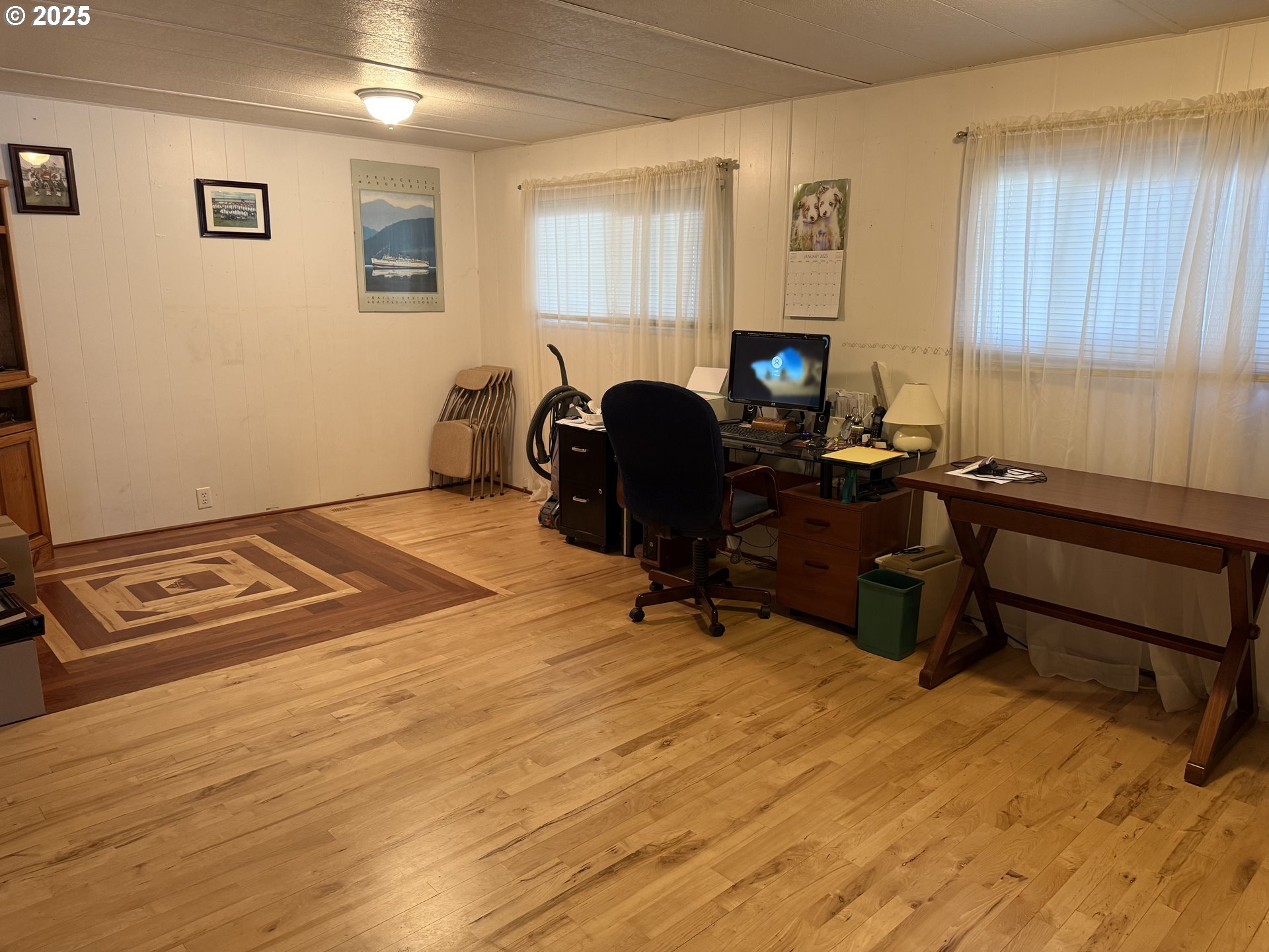 1475 Green Acres Road, Unit 40 Eugene, OR 97408 - Photo 5 of 30 a living room with furniture and a flat screen tv