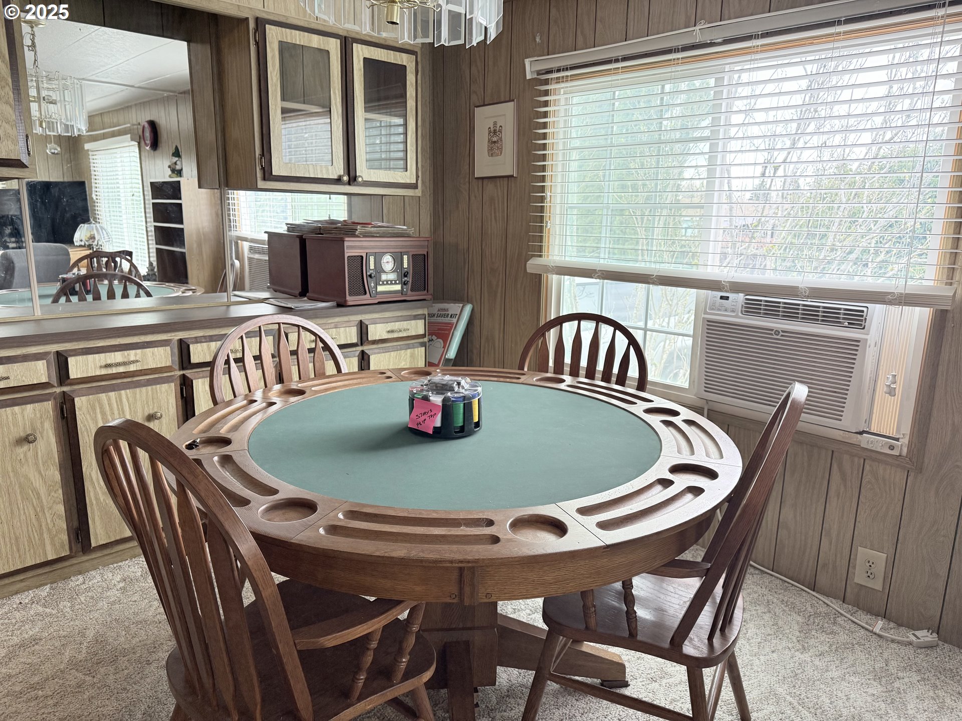 1475 Green Acres Road, Unit 40 Eugene, OR 97408 - Photo 9 of 30 a dining room with furniture and window