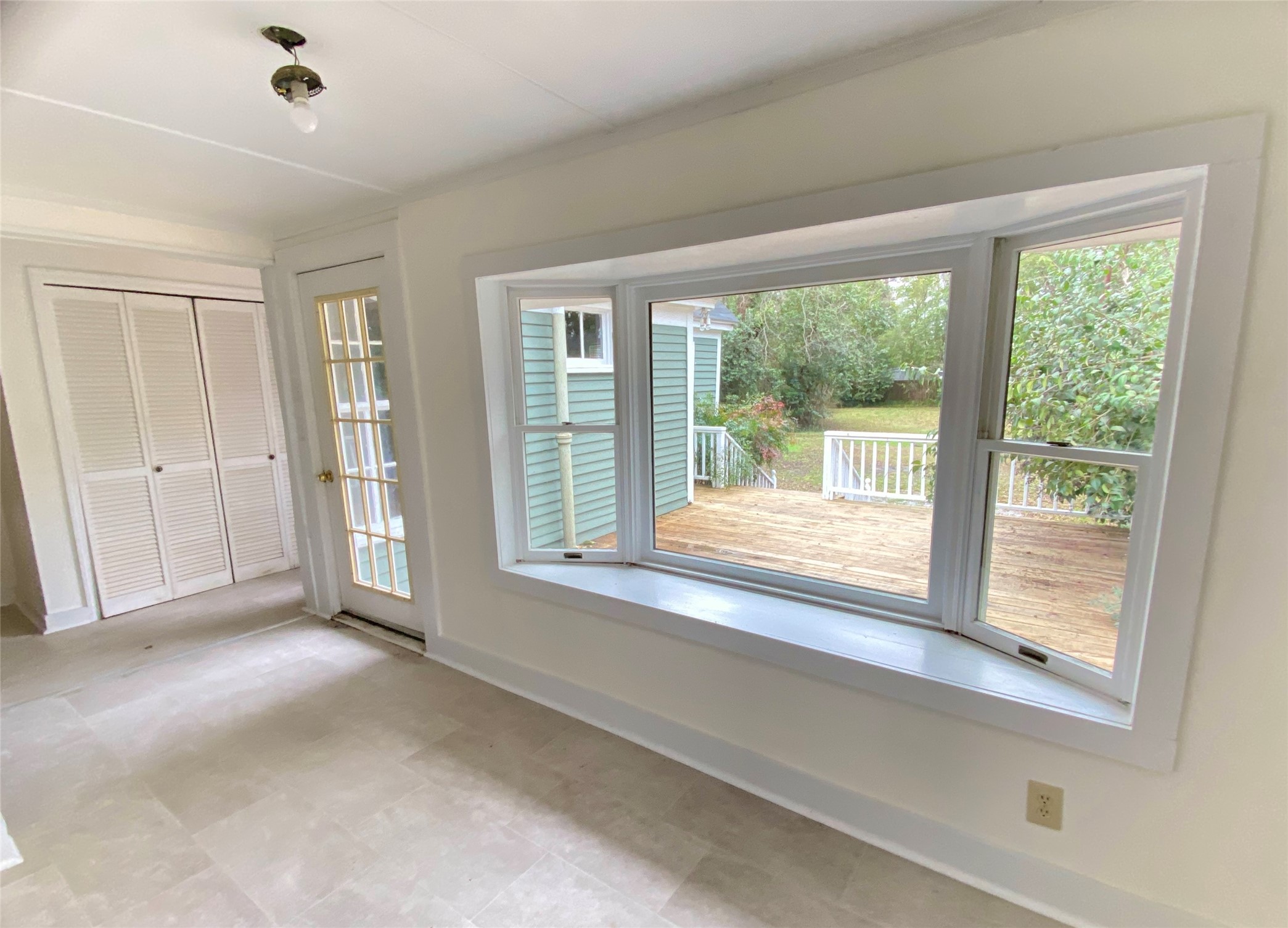 223 East Robert Toombs Avenue Washington, GA 30673 - Photo 39 of 46 a view of an empty room with a window