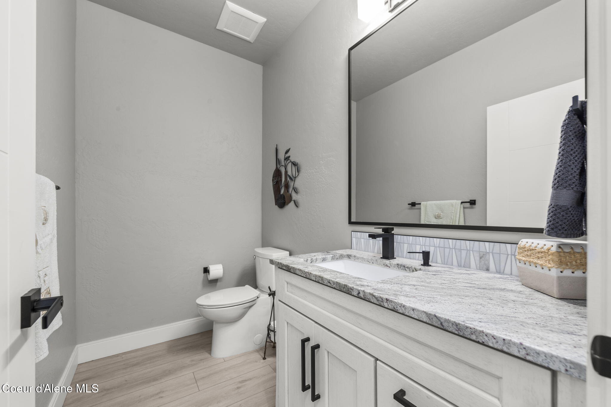 19643 West Treend Road Post Falls, ID 83854 - Photo 36 of 57 33-web-or-mls-Upstairs-Bathroom