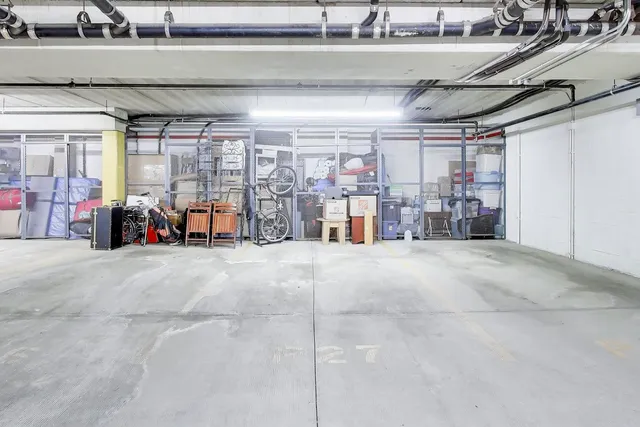 $375,000 | 1914 Farnsworth Lane, Unit 208, Northbrook, IL 60062