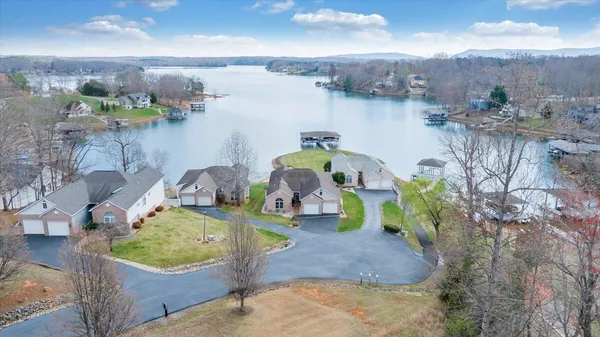 $1,275,000 | 97 Lighthouse Lane, Moneta, VA 24121