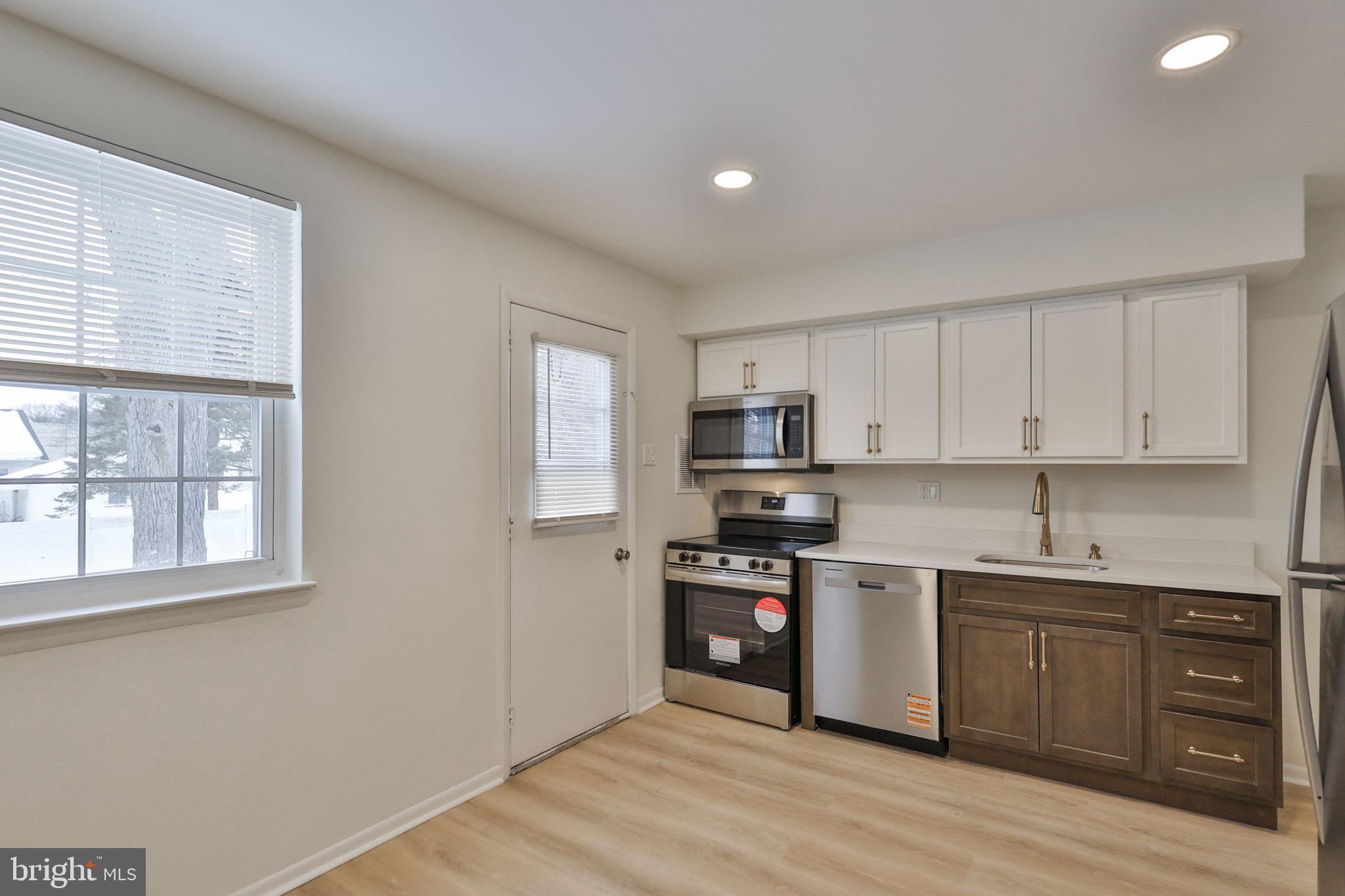 305 South Warminster Road, Unit D3 Hatboro, PA 19040 - Photo 3 of 8
